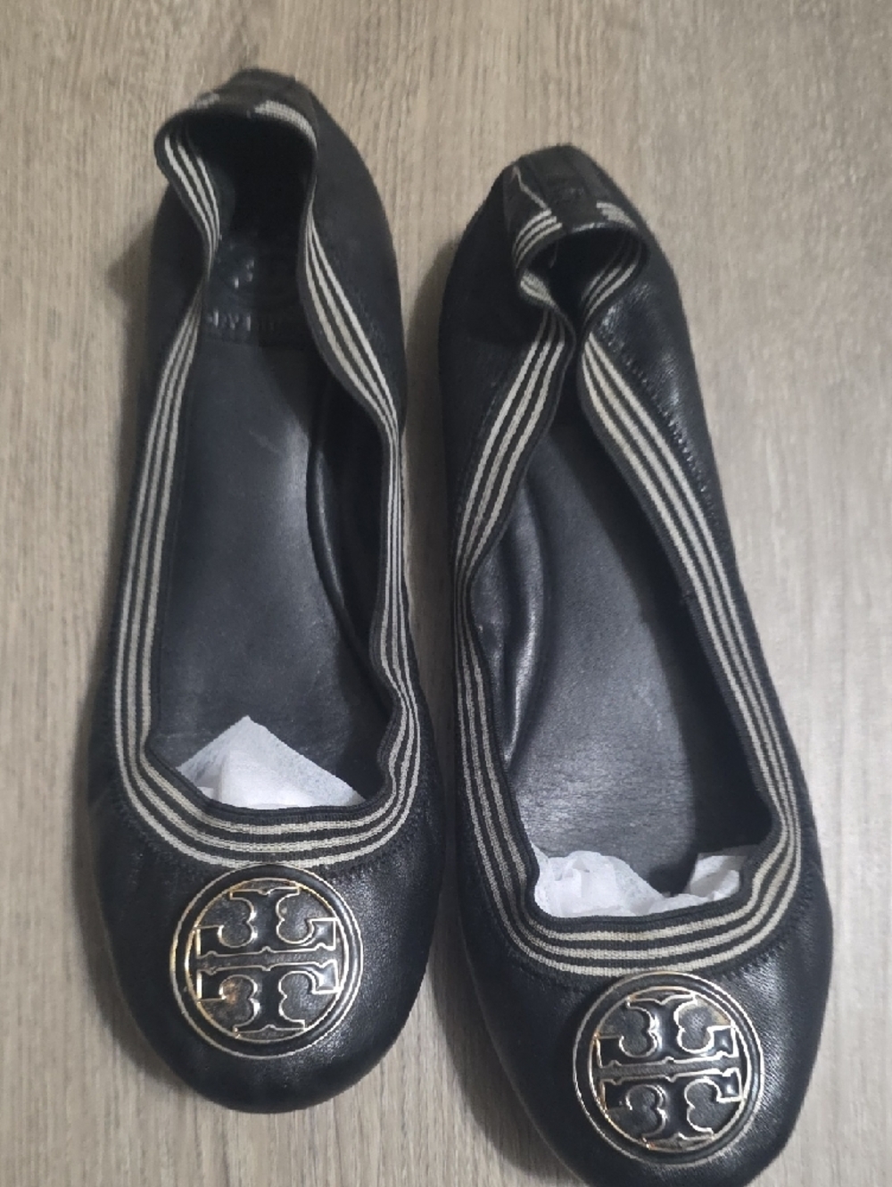 Tory Burch Black Leather Ballet Flats with Gold Logo - Picture 4 of 4